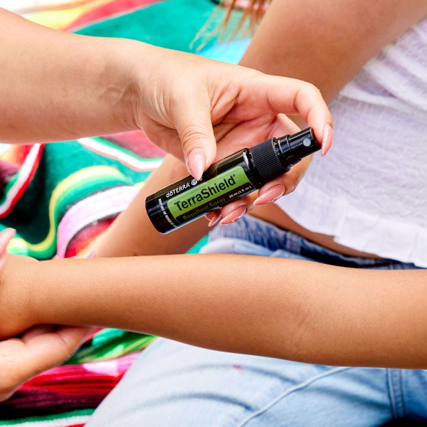 Картинка «ТерраШилд» репеллент спрей для защиты на открытом воздухе, dōTERRA TerraShield, 30 мл от магазина dōTERRA