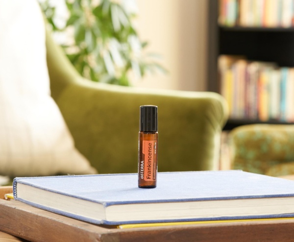 Картинка doTERRA Touch Ладан, Frankincense, роллер 10 мл от магазина dōTERRA