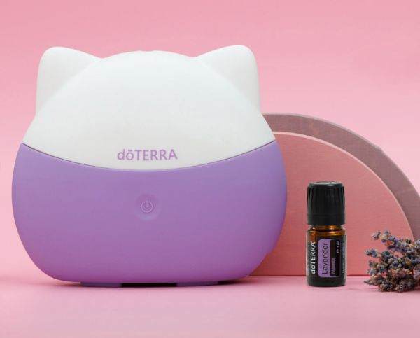 Картинка Набор dōTERRA «Уютное мяу» Диффузор Кошка (100 мл) и эфирное масло Лаванда (5 мл) от магазина dōTERRA
