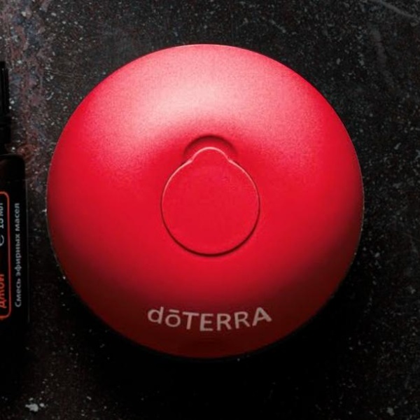Картинка Портативный диффузор doTERRA Bubble с датчиком движения (красный) от магазина dōTERRA