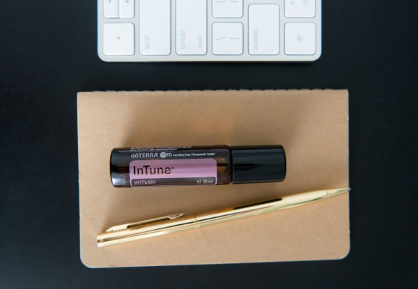 Картинка "ИнТьюн" смесь эфирных масел для концентрации, doTERRA InTune Touch, роллер 10 мл от магазина dōTERRA