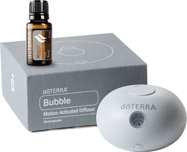 Картинка Набор doTERRA портативный диффузор Bubble с датчиком движения и смесь Hygge, 15 мл от магазина dōTERRA