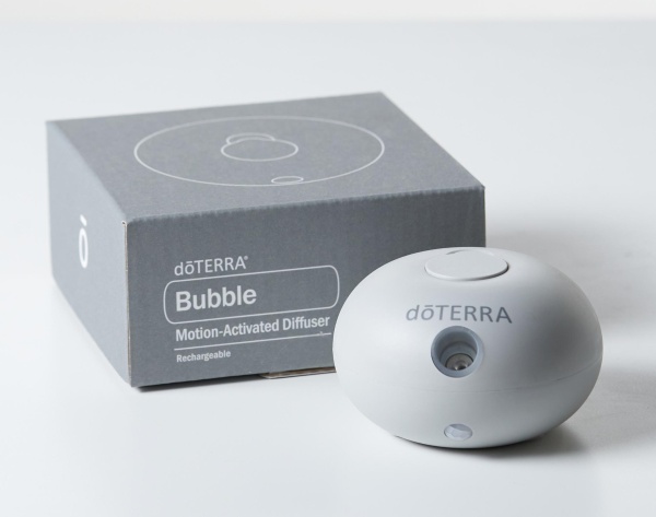 Картинка Набор doTERRA портативный диффузор Bubble с датчиком движения и масло Лимонная мята (Bergamot Mint), 15 мл от магазина dōTERRA