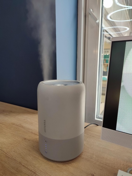 Картинка Набор увлажнитель воздуха doTERRA Dawn Aroma Humidifier с маслом Цитрус Блум 15 мл от магазина dōTERRA