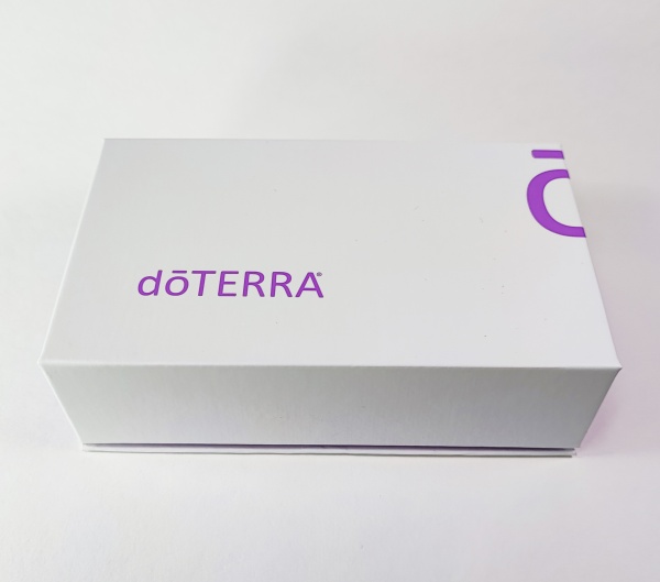 Картинка Подарочная коробка с держателем на 2 масла по 5 или 15 мл от магазина dōTERRA