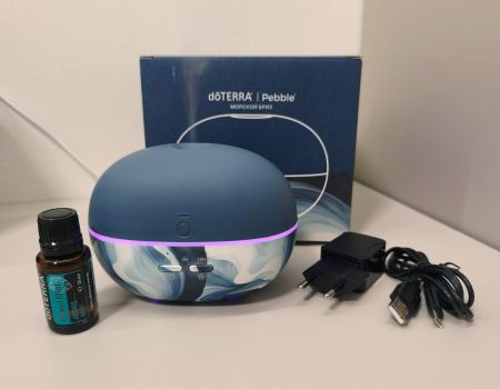 Картинка Набор dōTERRA «Аквамариновая весна» диффузор Pebble (100 мл) и смесь «Айлэнд минт» (15 мл) от магазина dōTERRA