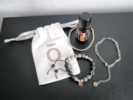 Картинка Набор dōTERRA «Формула лета» комплект из трех браслетов + смесь «Бесконечное лето» (15 мл) от магазина dōTERRA