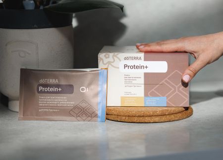 Картинка Смесь для приготовления протеинового коктейля dōTERRA Protein+ микс, 10 саше x 25 г (5 ванильных и 5 шоколадных) от магазина dōTERRA