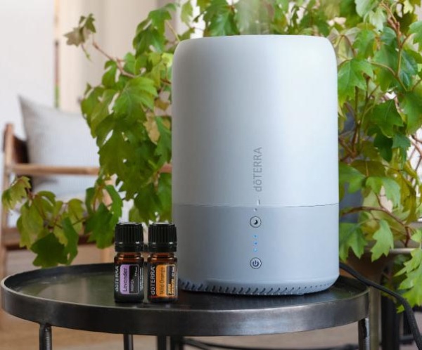Картинка Набор doTERRA «От рассвета до заката» увлажнитель воздуха Dawn с маслами Лаванда и Апельсин по 5 мл от магазина dōTERRA