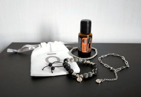 Картинка Набор dōTERRA «Формула лета» комплект из трех браслетов + смесь «Бесконечное лето» (15 мл) от магазина dōTERRA